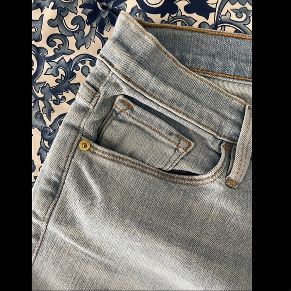 Frame Denim Forever Karlie Skinny Distressed Jeans (Size 28) - Picture 4 of 7